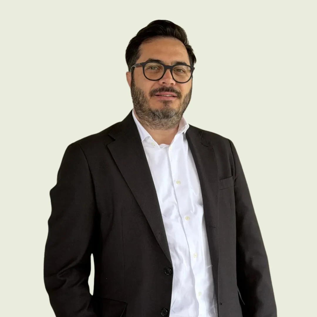 Roberto R.